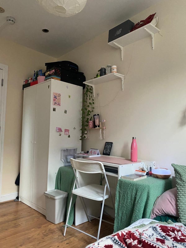 Room New Cross Road in Greater London