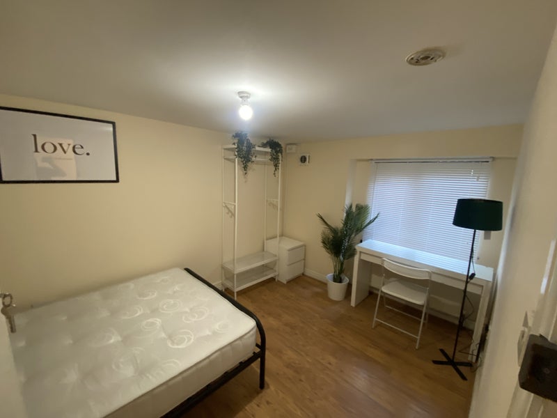 Room New Cross Road in Greater London