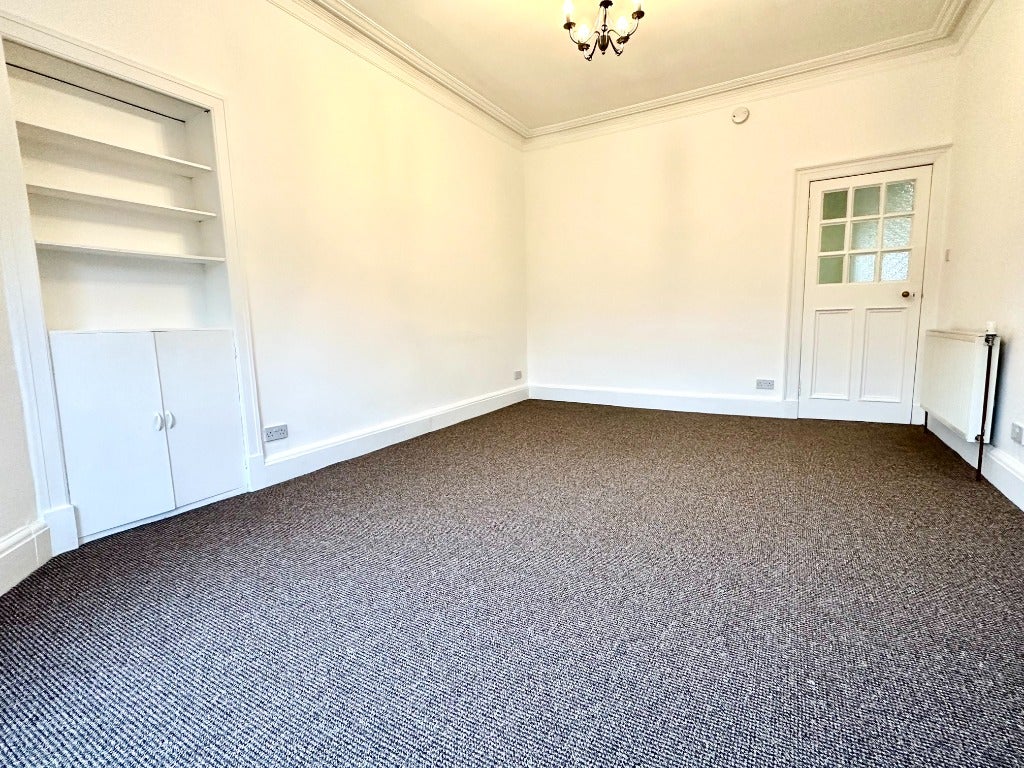Flat Golfhill Drive in Glasgow