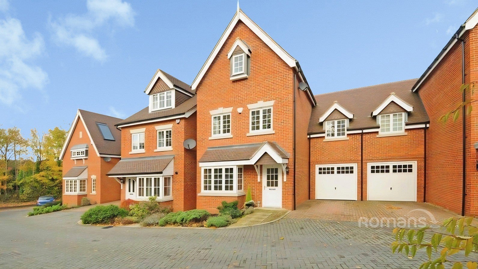 House Brackendale Close in Egham