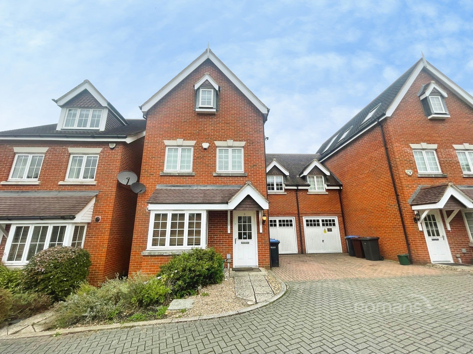 House Brackendale Close in Egham
