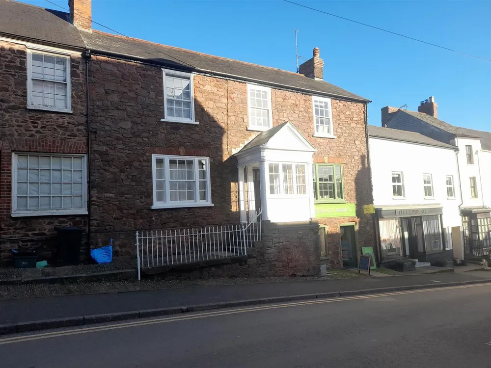 Flat High Street in Wiveliscombe