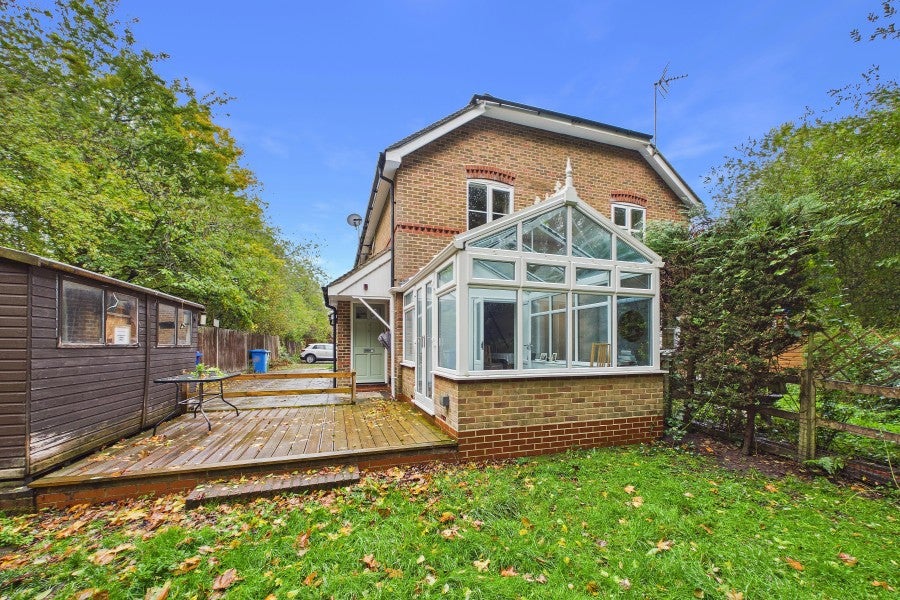 House Juniper Road in Rushmoor