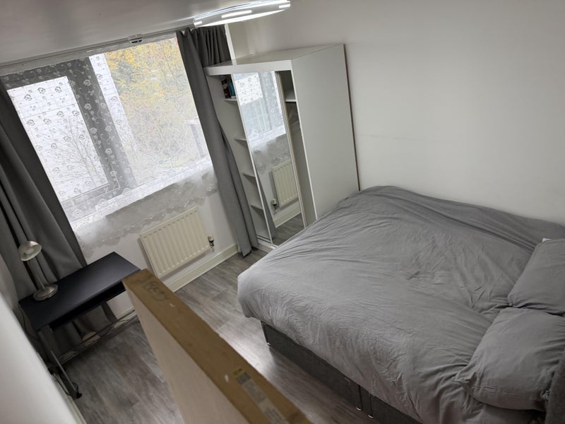 Room Blackwall Way in Greater London