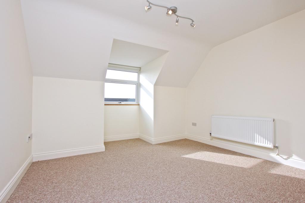 Flat Vale Rise in Greater London