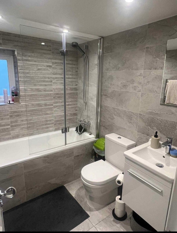 Room Ingelow Road in Greater London