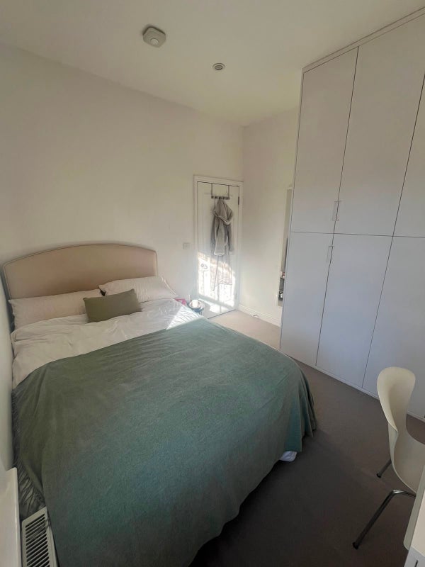 Room Ingelow Road in Greater London