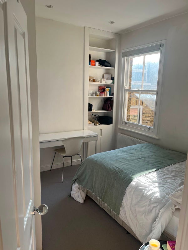 Room Ingelow Road in Greater London