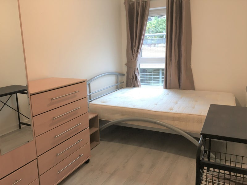 Flat Westferry Road in Greater London