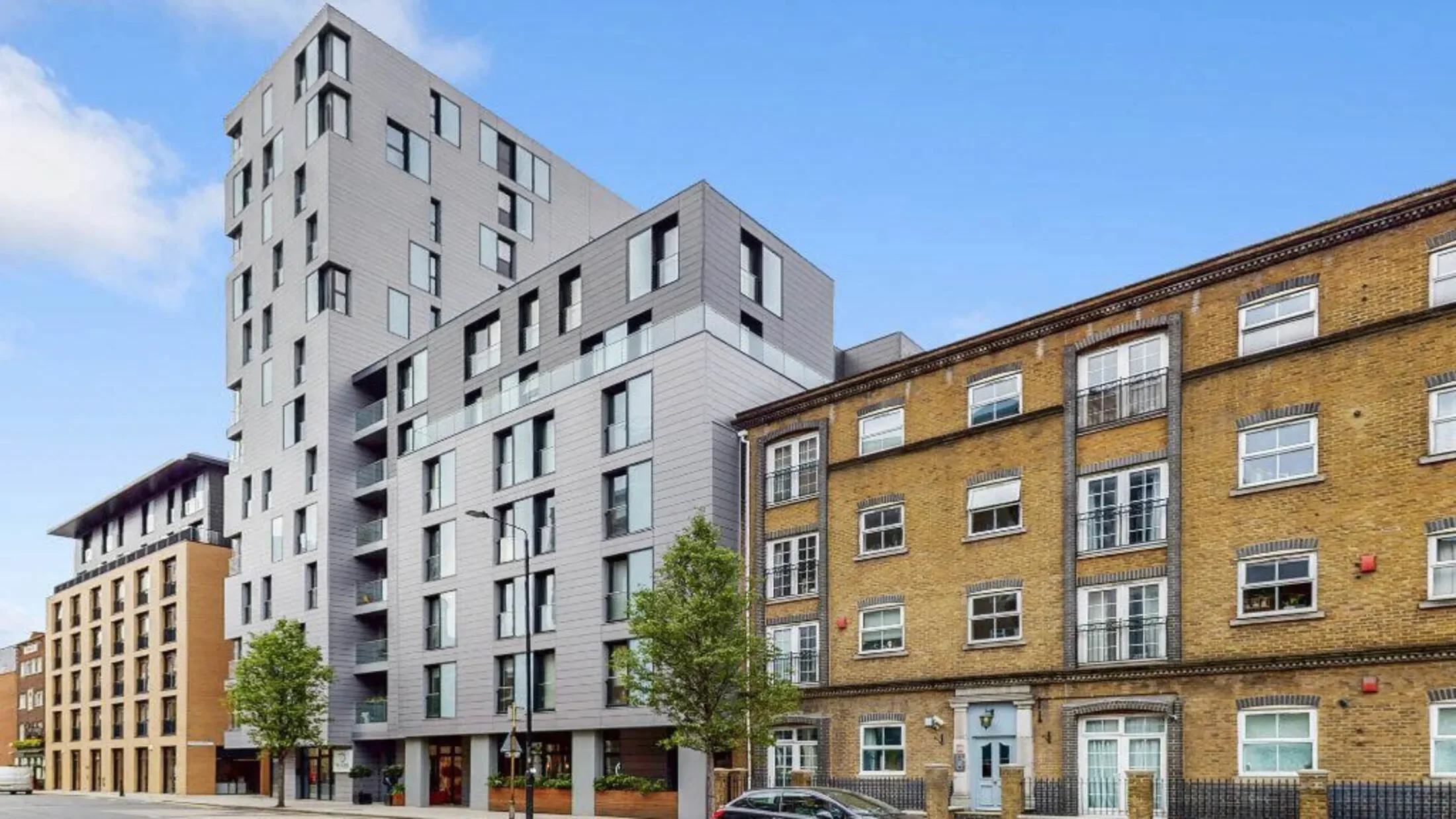 Flat Dock Street in Greater London