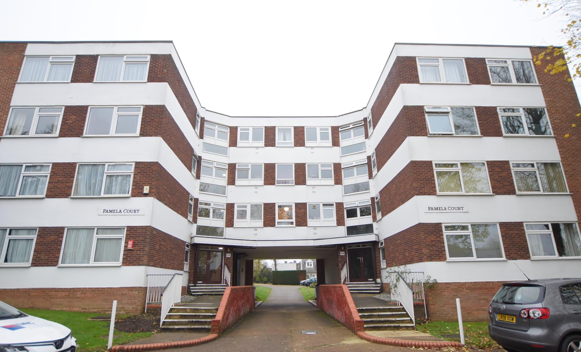 House Moss Hall Grove in Greater London