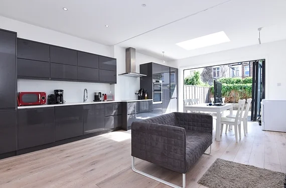 House Grove Road in Greater London