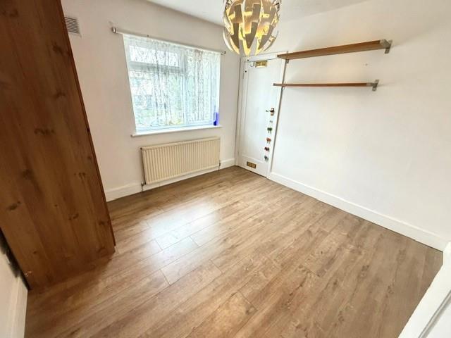 Flat Westmere Drive in Greater London