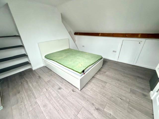 Flat Westmere Drive in Greater London
