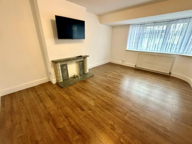 Flat Westmere Drive in Greater London