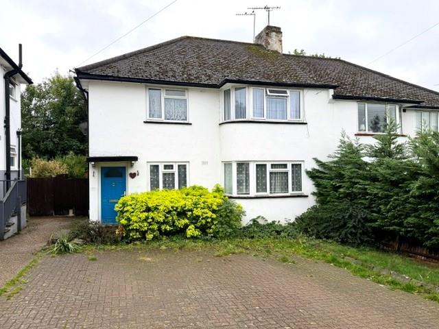Flat Westmere Drive in Greater London