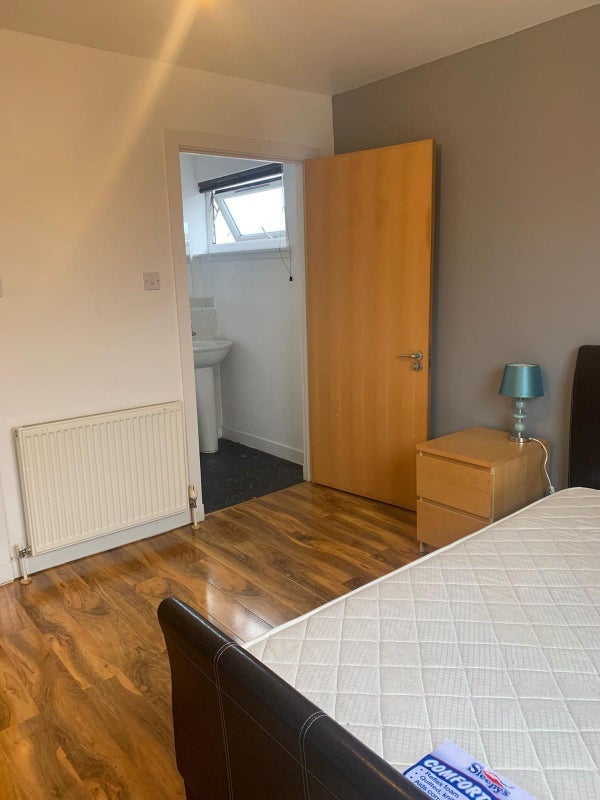 Room Shuna Crescent in Glasgow