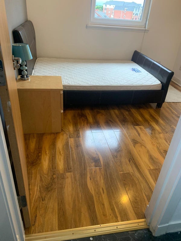 Room Shuna Crescent in Glasgow
