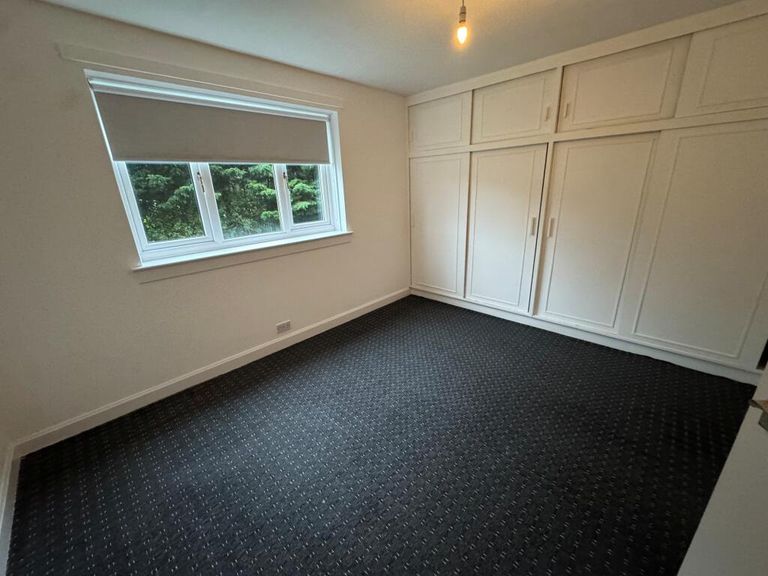 Flat King's Drive in Cumbernauld