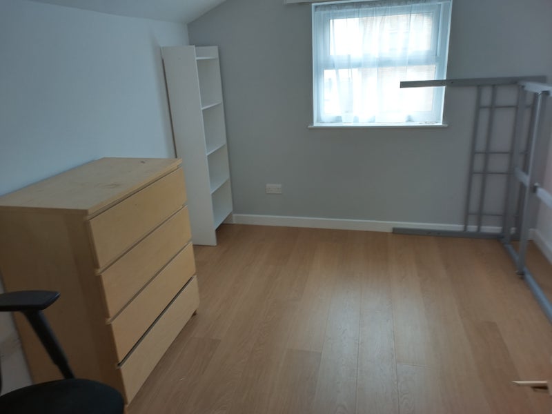 Room Cranbrook Street in Cardiff