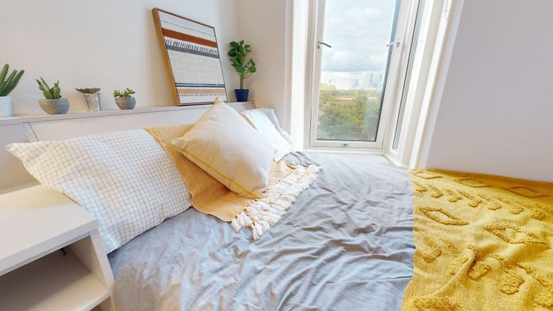 Room Mile End Road in Greater London