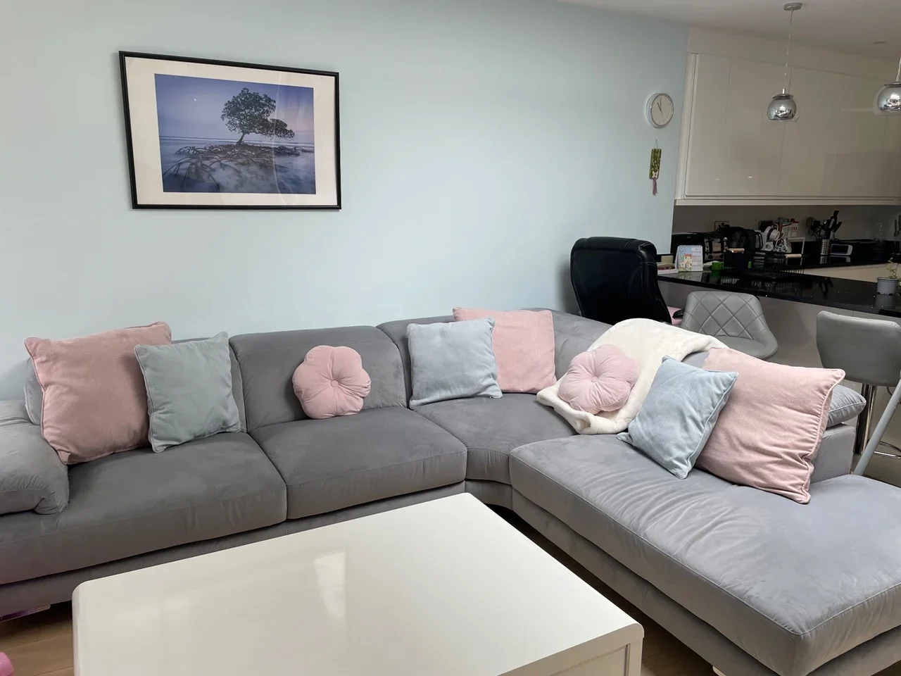 Room George V Way in Greater London