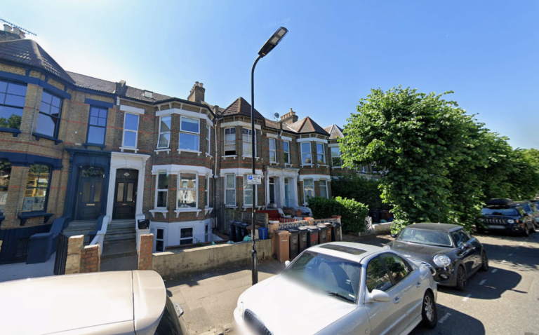 Flat Newick Road in Greater London