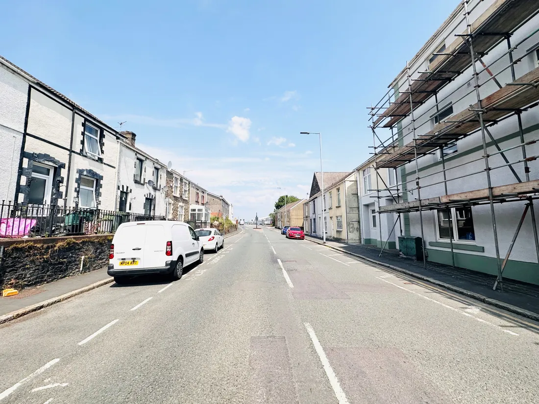 Flat Neath Road in Swansea