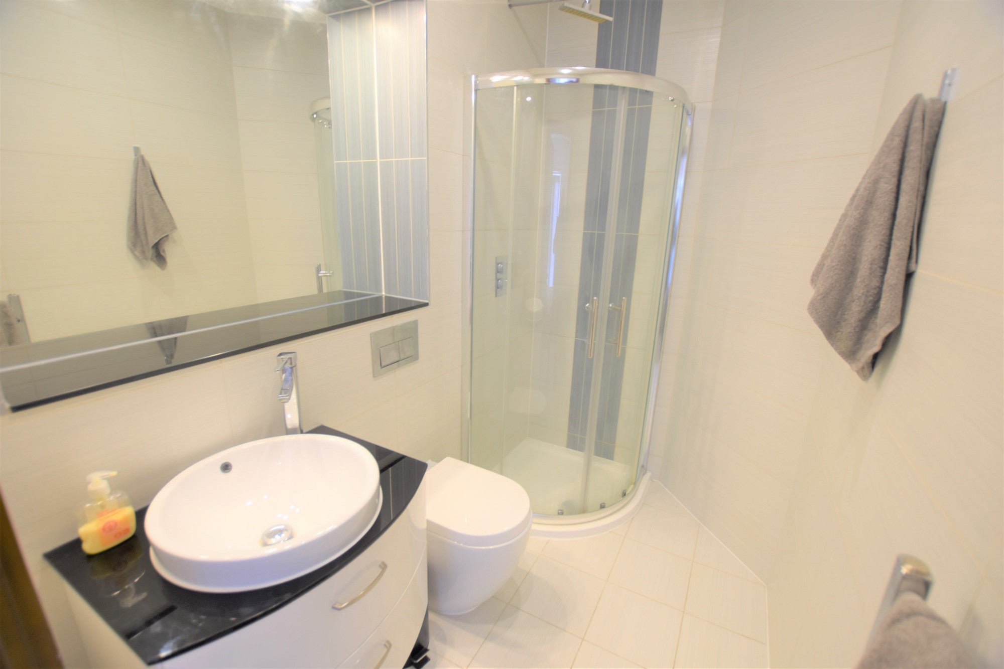 Flat Newgate in Greater London
