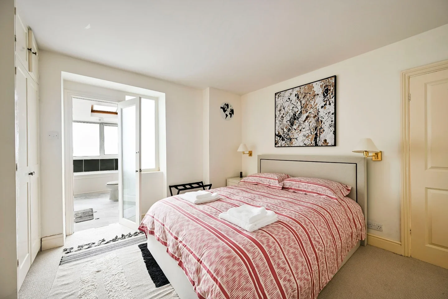 Flat Ifield Road in Greater London