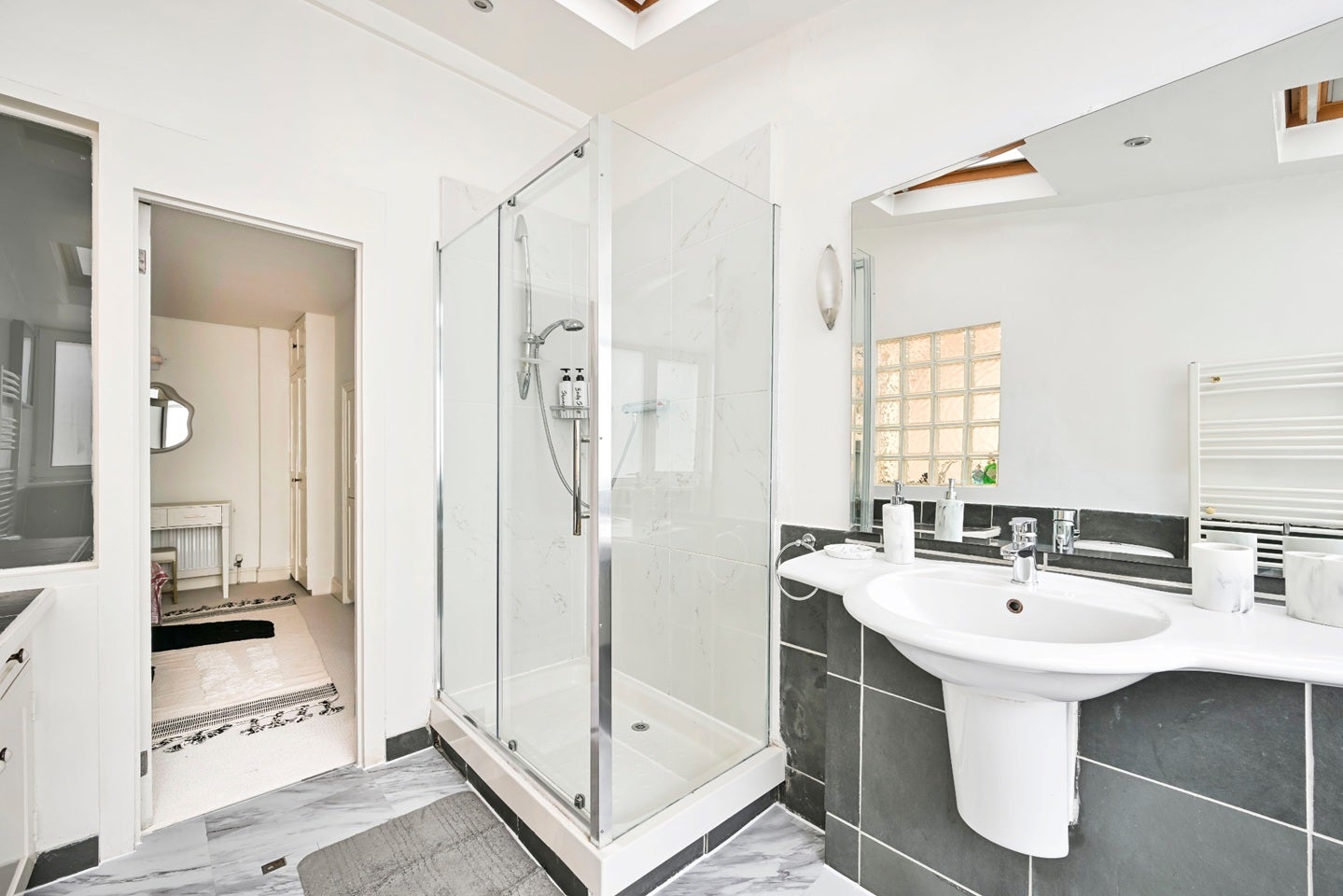 Flat Ifield Road in Greater London