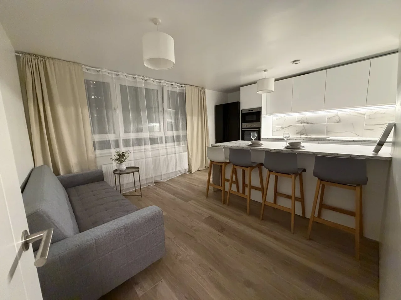 Room Surrey Lane in Greater London
