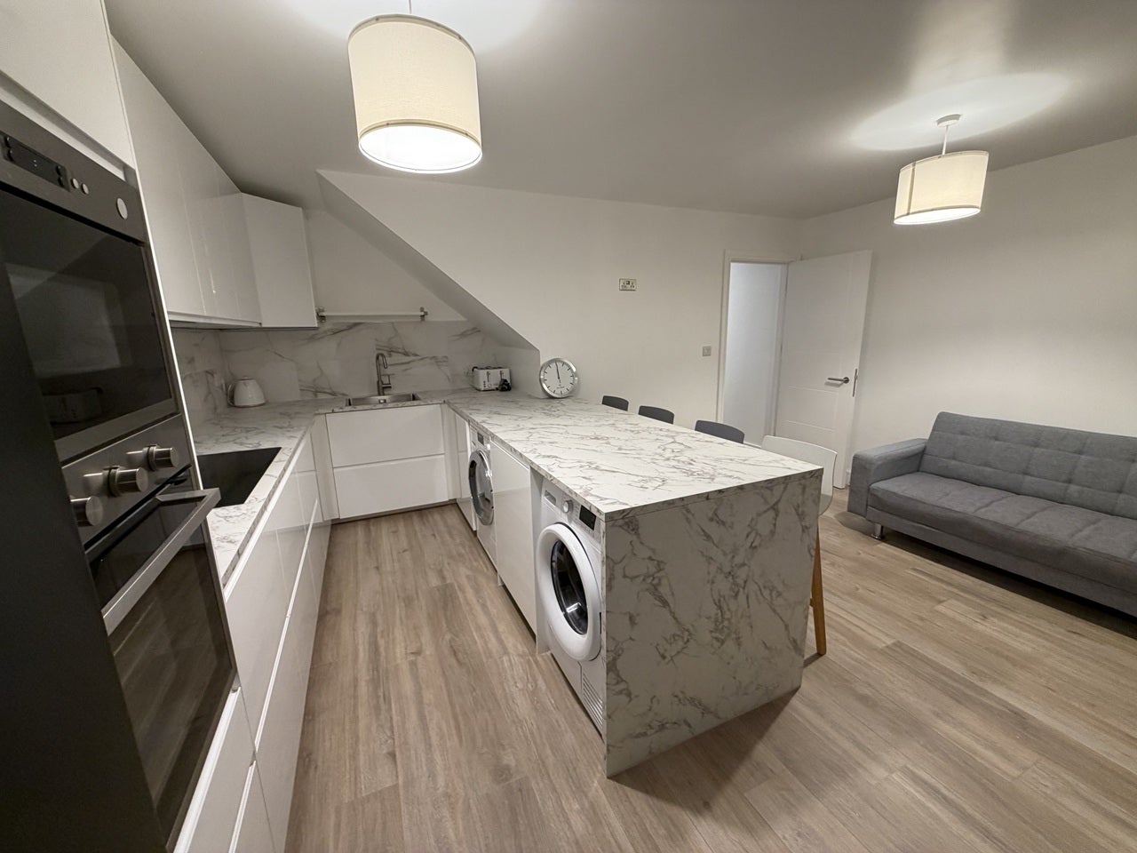 Room Surrey Lane in Greater London