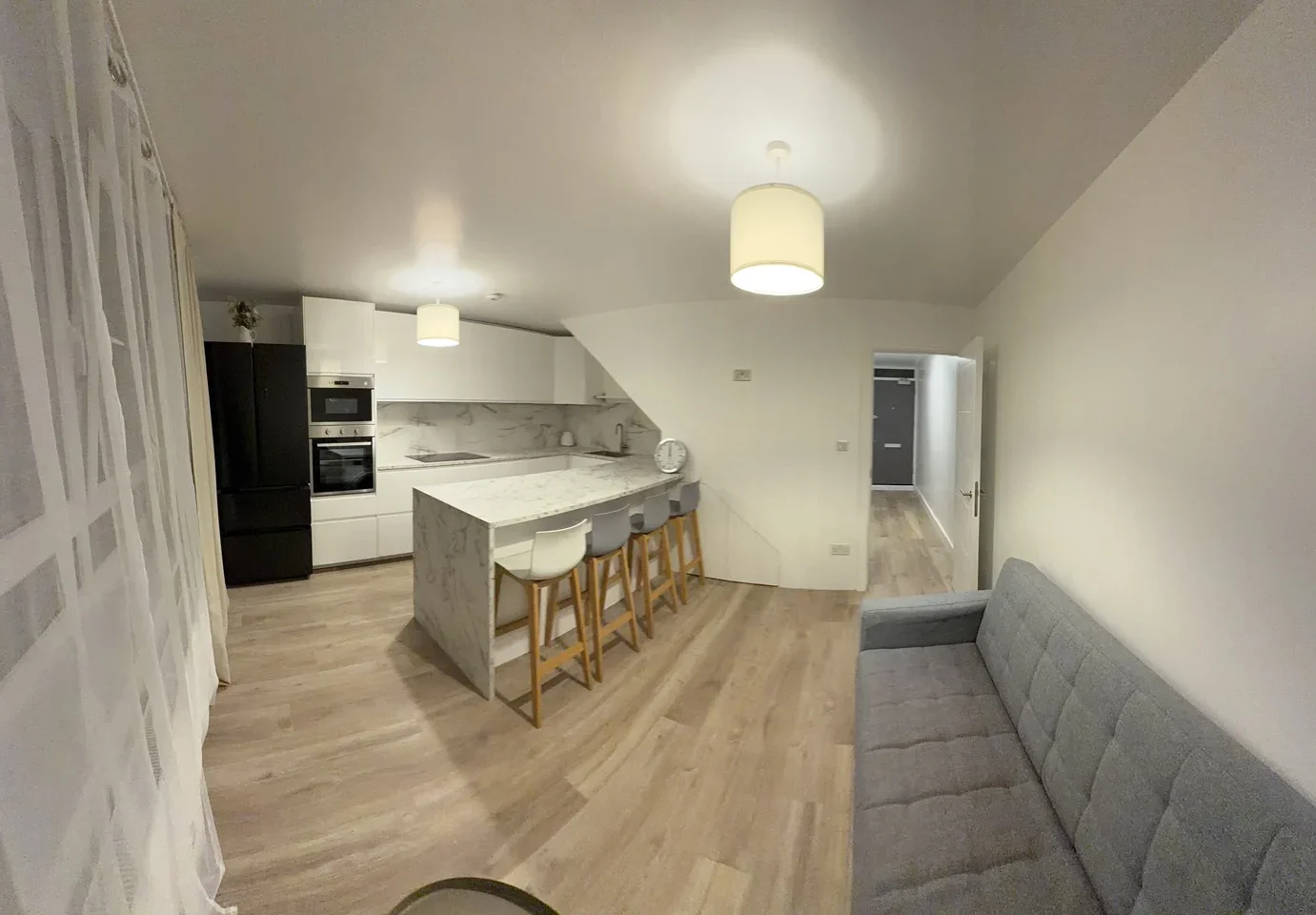 Room Surrey Lane in Greater London