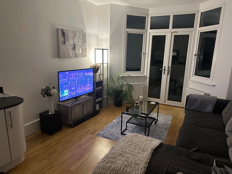 Room Palmerston Crescent in Greater London