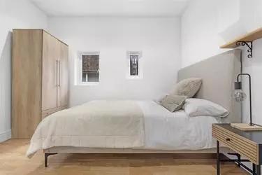 Flat Cheniston Gardens in Greater London