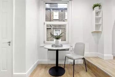 Flat Cheniston Gardens in Greater London