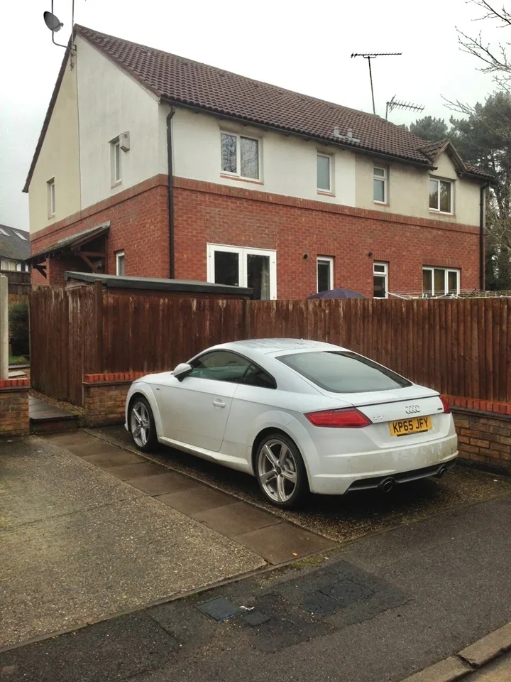 House Sedley Grove in Greater London