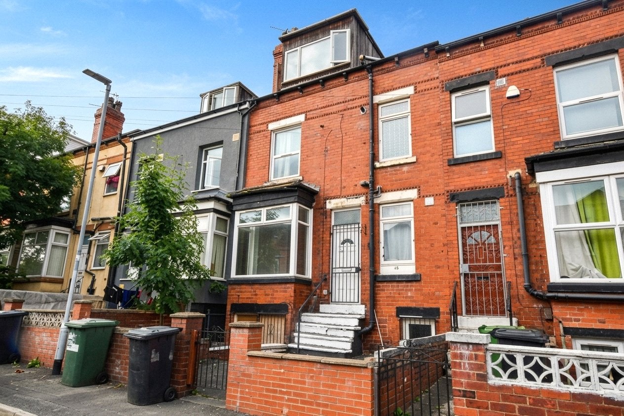 House Woodview Road in Leeds