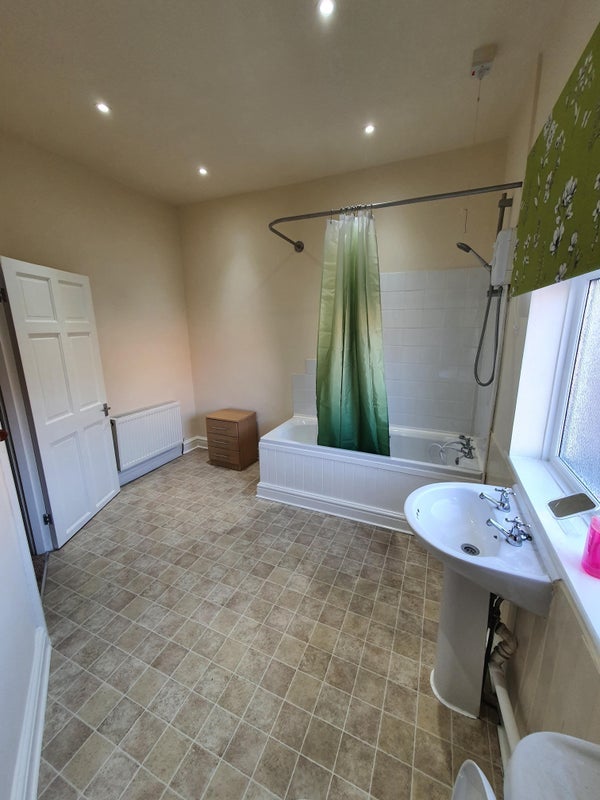 Room Redcote Street in Manchester