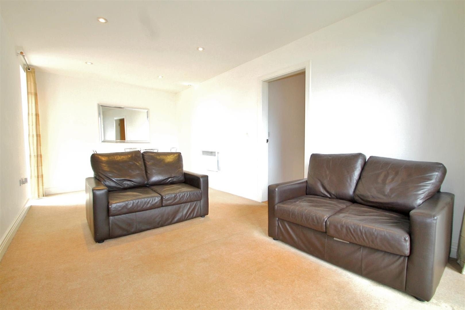 Flat Ffordd James McGhan in Cardiff