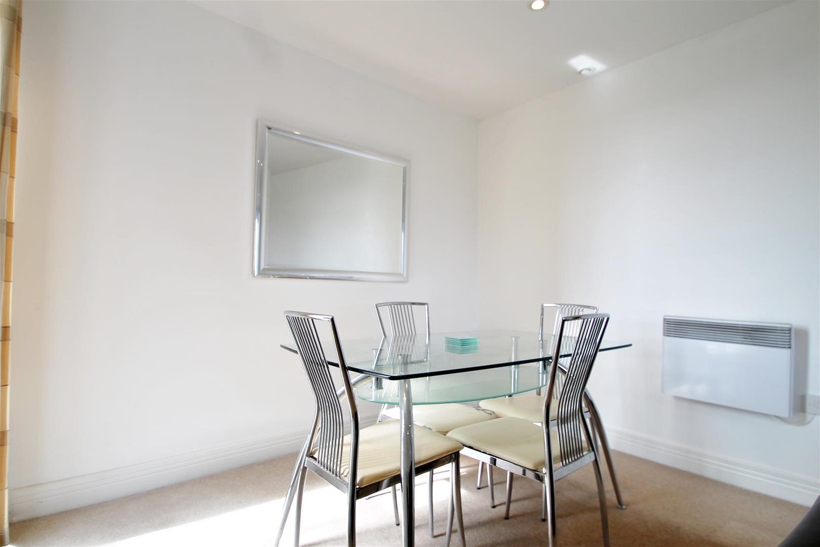 Flat Ffordd James McGhan in Cardiff