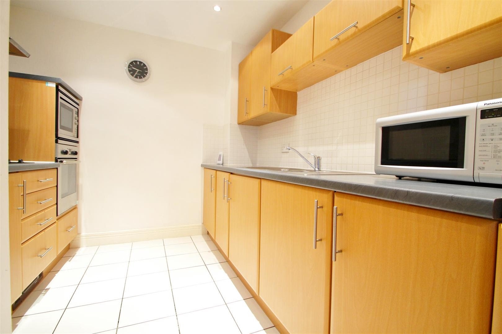 Flat Ffordd James McGhan in Cardiff