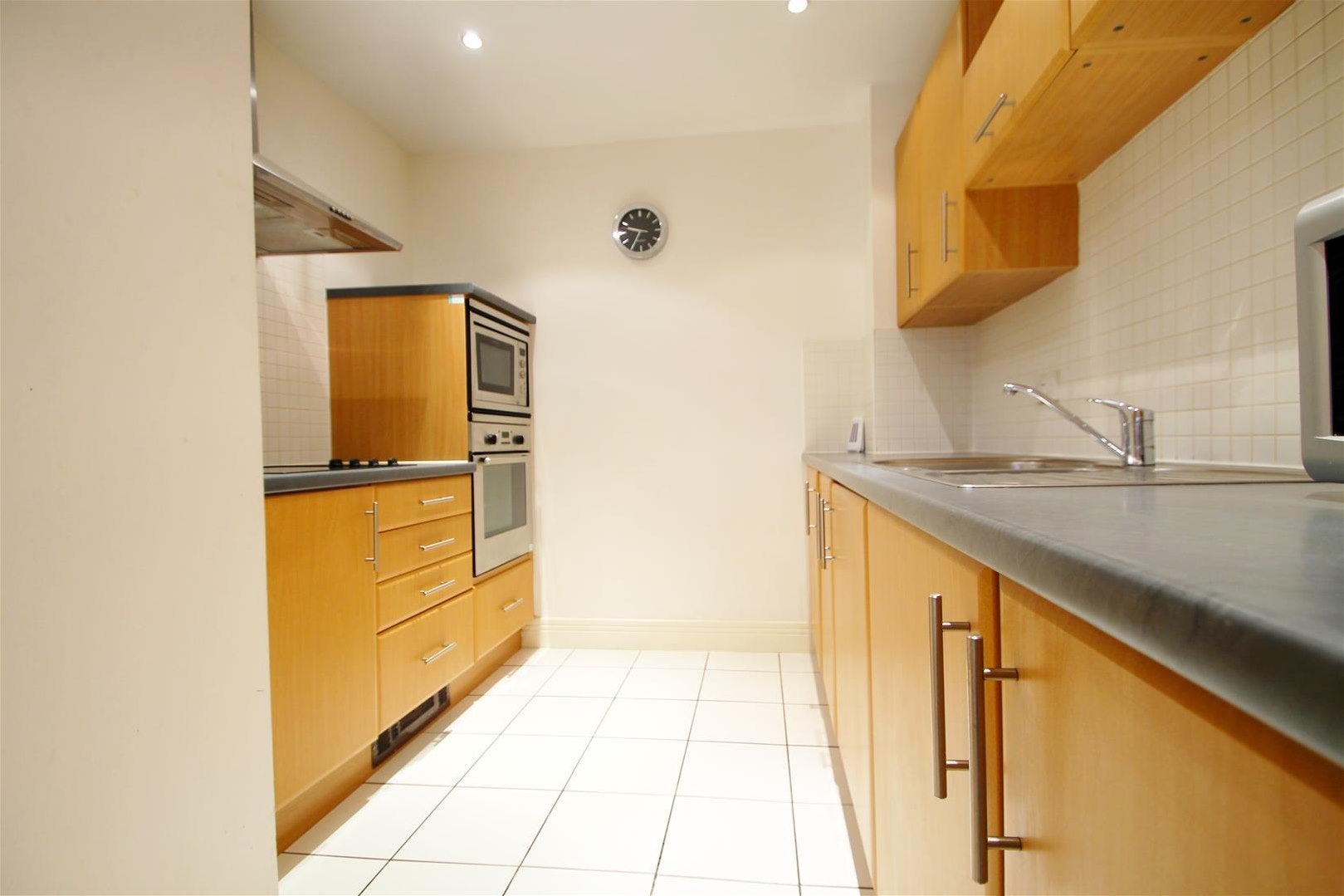 Flat Ffordd James McGhan in Cardiff