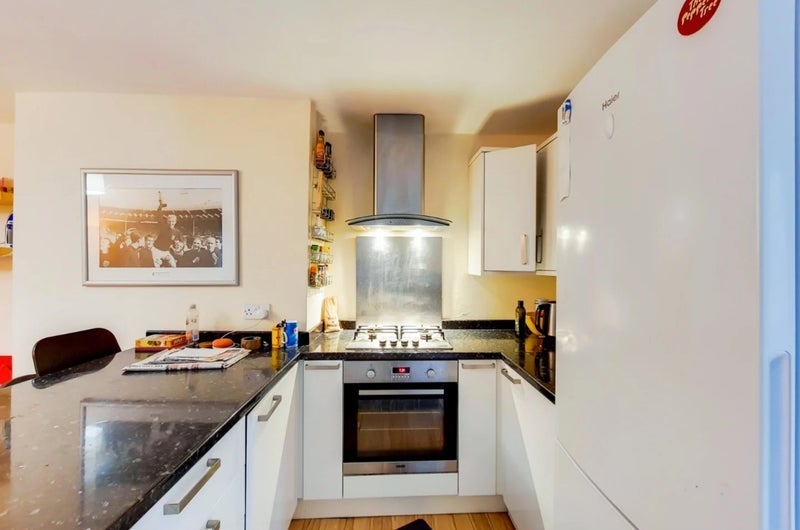 Flat Strathleven Road in Greater London