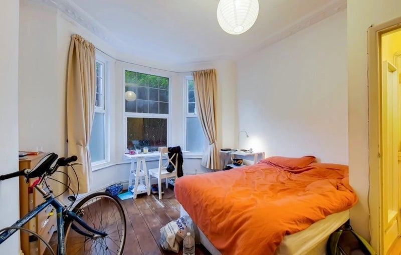 Flat Strathleven Road in Greater London