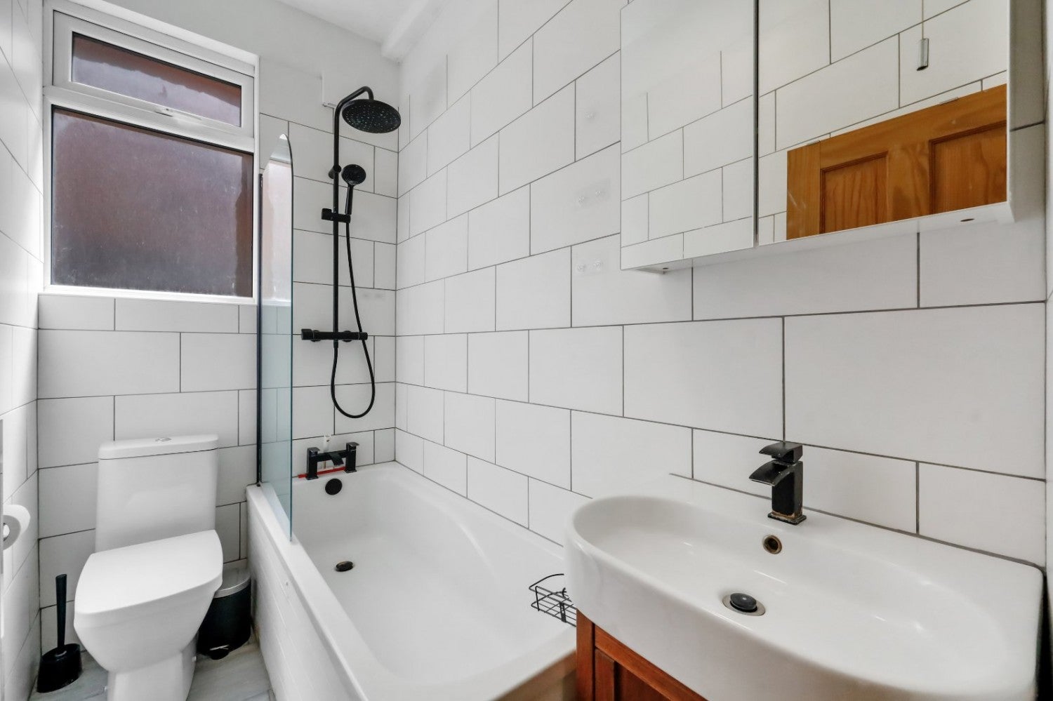 Flat Riffel Road in Greater London