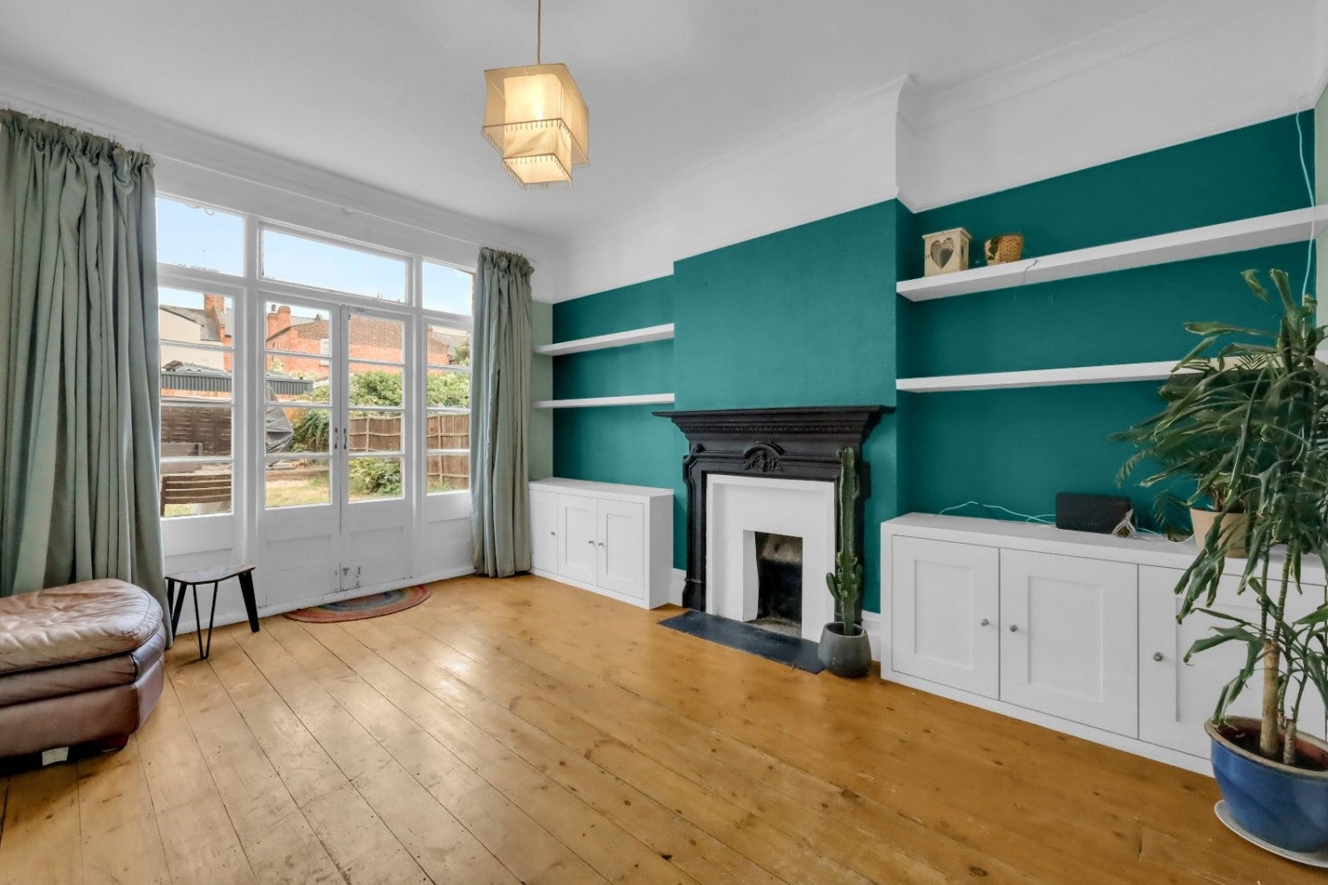 Flat Riffel Road in Greater London