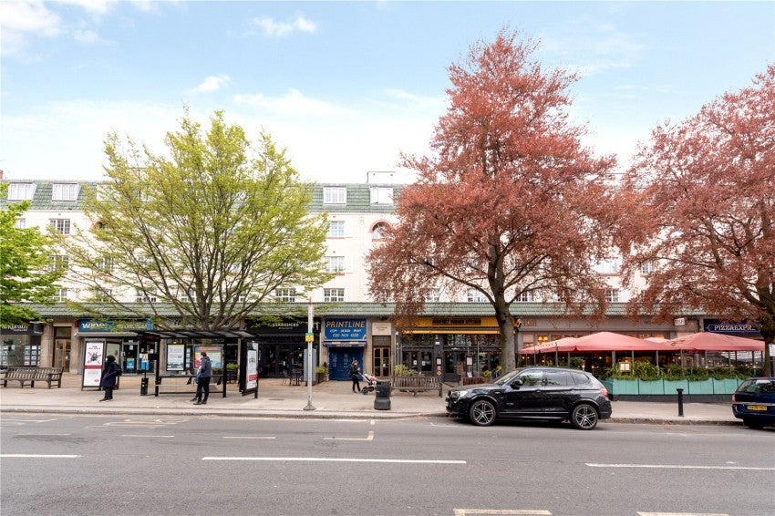 Flat Haverstock Hill in Greater London
