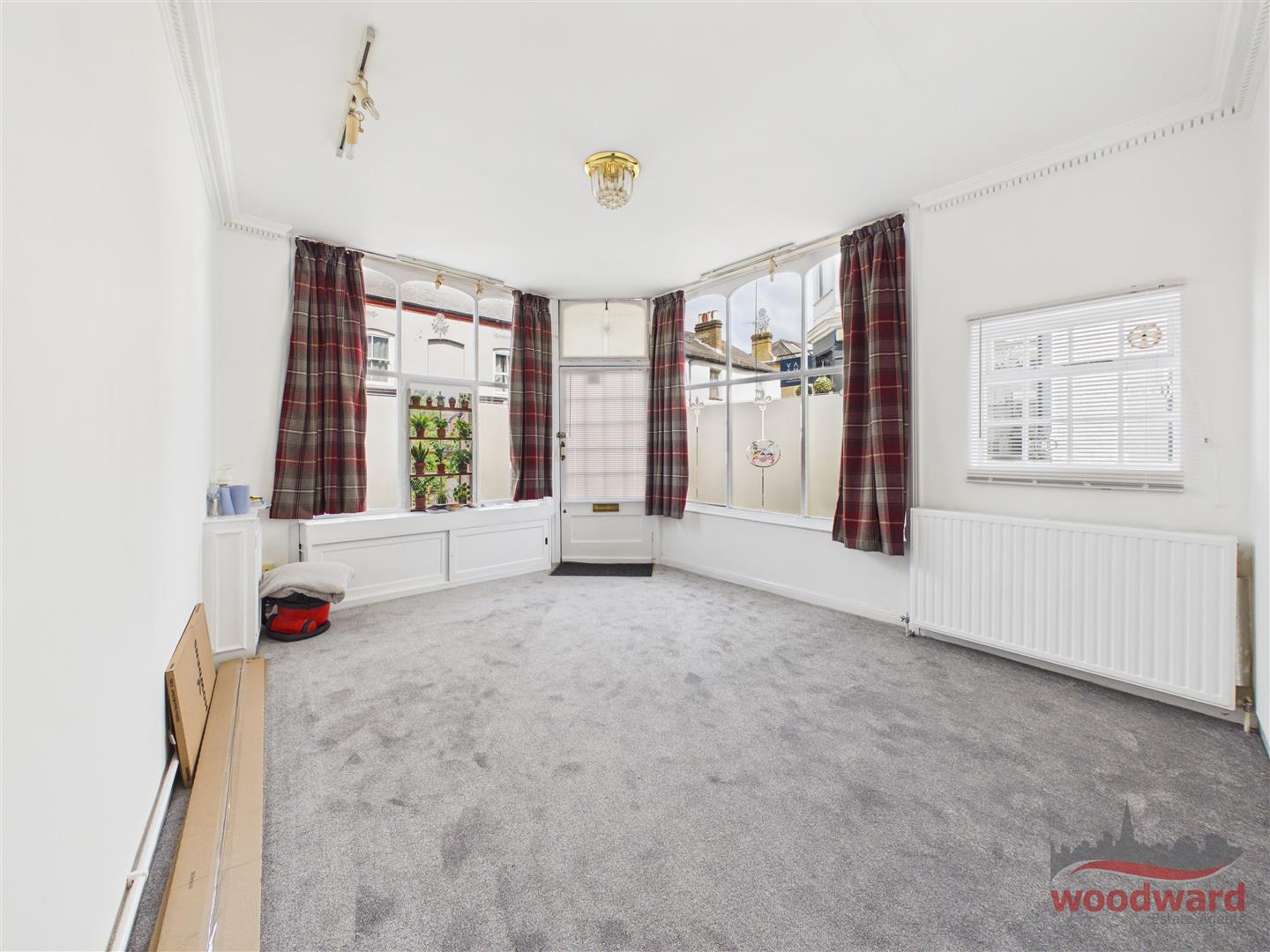 Flat Wellington Terrace in Greater London